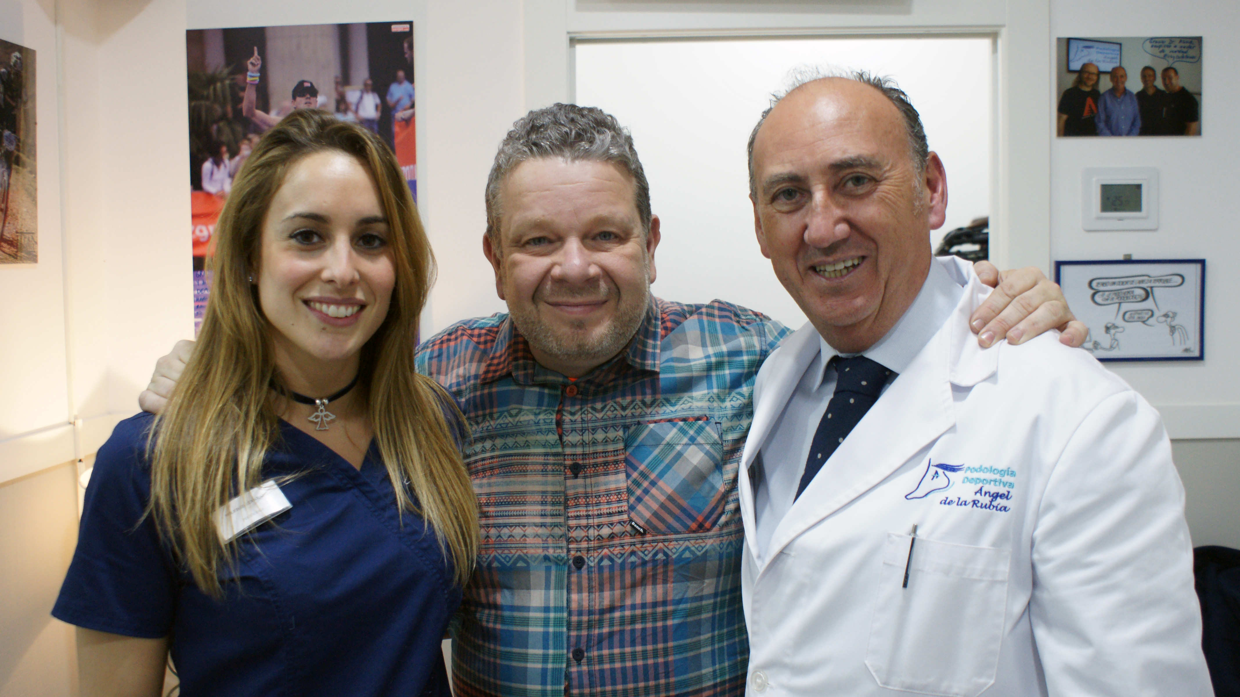 Alberto Chicote con el equipo del Centro de podología deportiva Angel de la Rubia